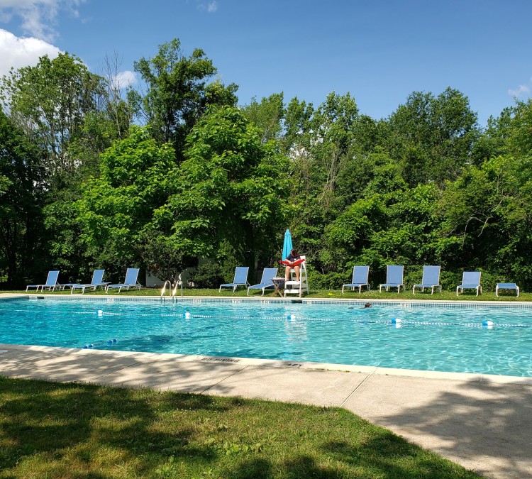 outdoor-pool-photo